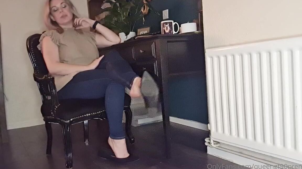 The Foot Queen Of England Aka Queengf90Premium Onlyfans Wfh Breaks Are The Best Especially When You Fuck My Feet