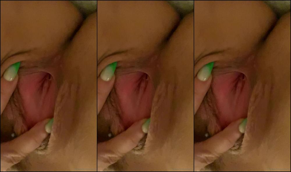 louiseleexxx1-20-01-2020-130051149-just-here-playing-with-my-pussy-pierced-clit-whilst-watching-tv-i-m-horny-24-7