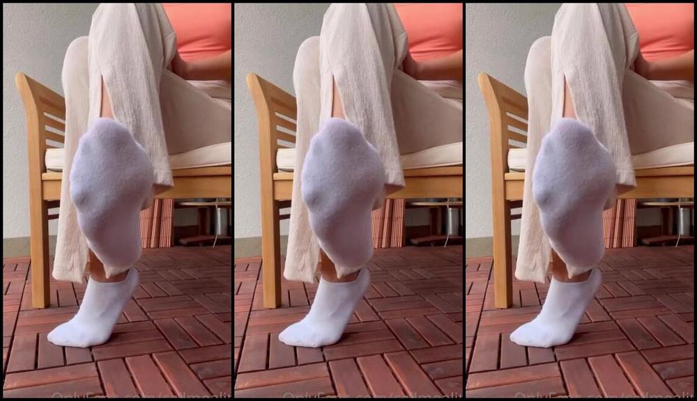 Alita Nicknamed Callmealita Onlyfans Just Hanging Out On My Terrace And Taking