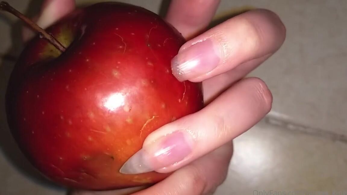 Lalalaura Nicknamed Lauras Kingdom 08 30 2021 Onlyfans Video Claw Queens Apple Claw Claw Queen Is Back Her Nails Are Sharp As Britations In This Q