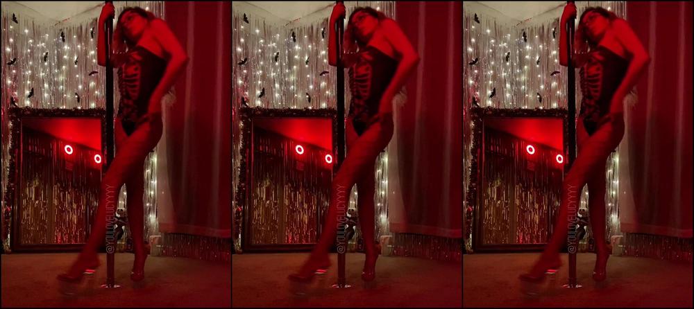 Youlovelucyyyy 2648270885 10 21 2022 Would You Let This Spooky Girl Ruin Your Life Xoxo Squeeze By Ghostmane Spooky