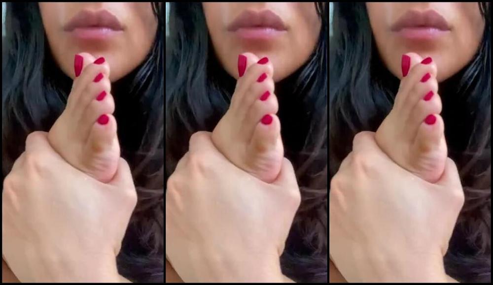 Ro My Feet Nicknamed Romyfeet 11 05 16 2025 Onlyfans Video I Sucked And Spit On My Little Toes