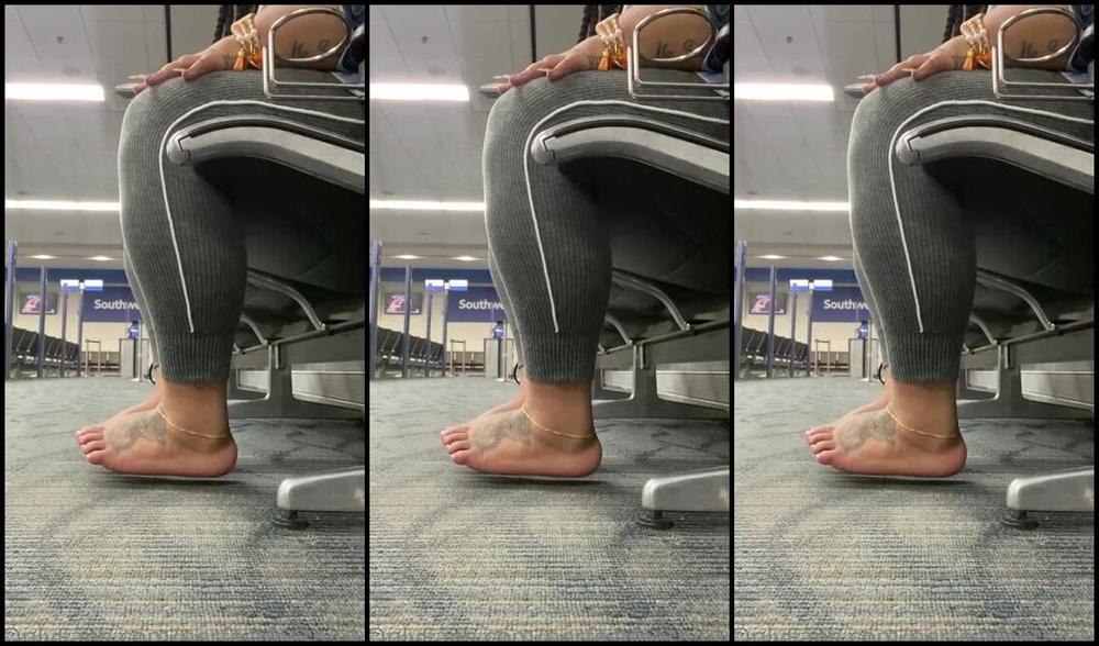 Iwantnique Onlyfans A Quick Little Airport Foot Tease What Would You Do If You Walked By And See