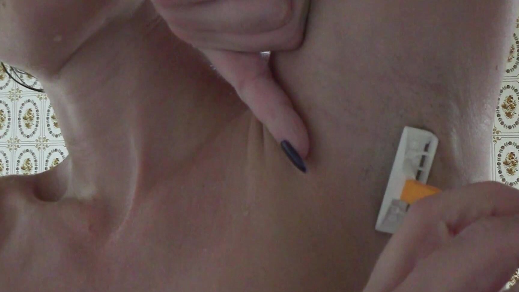 Sophia Smith Shaving Armpit