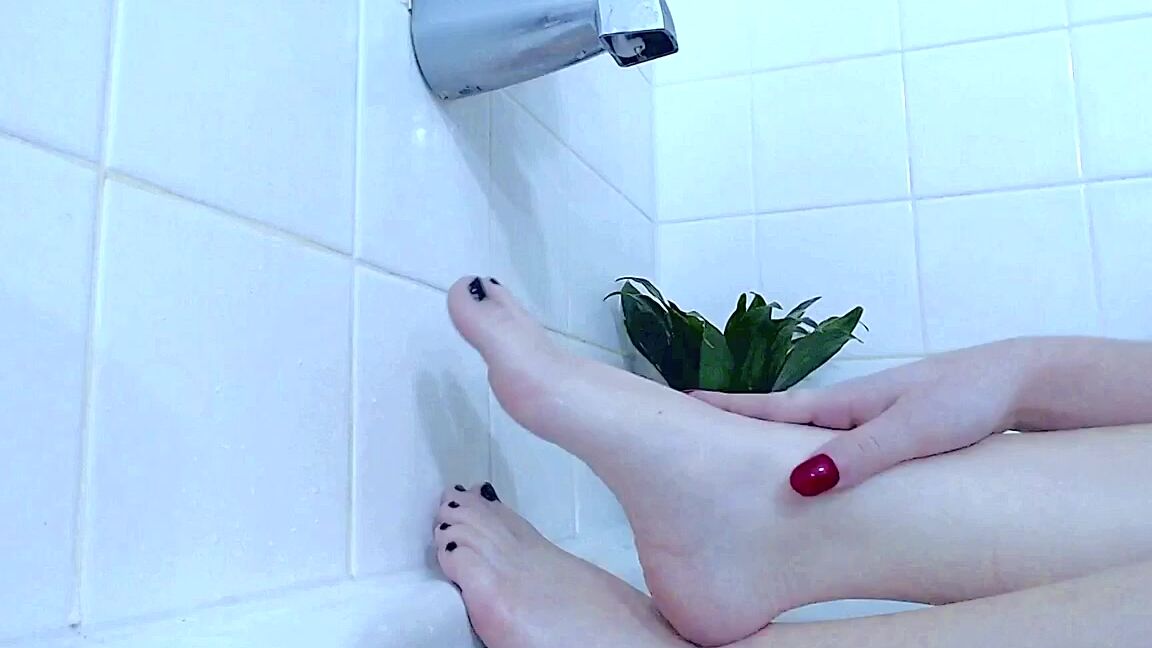 Venus Venerous Bathtub Foot Tease By Venus Venerous