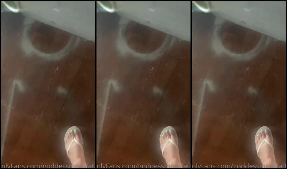 Goddessmonica00W Onlyfans Old Navy Flip Flop Walk Around 1P