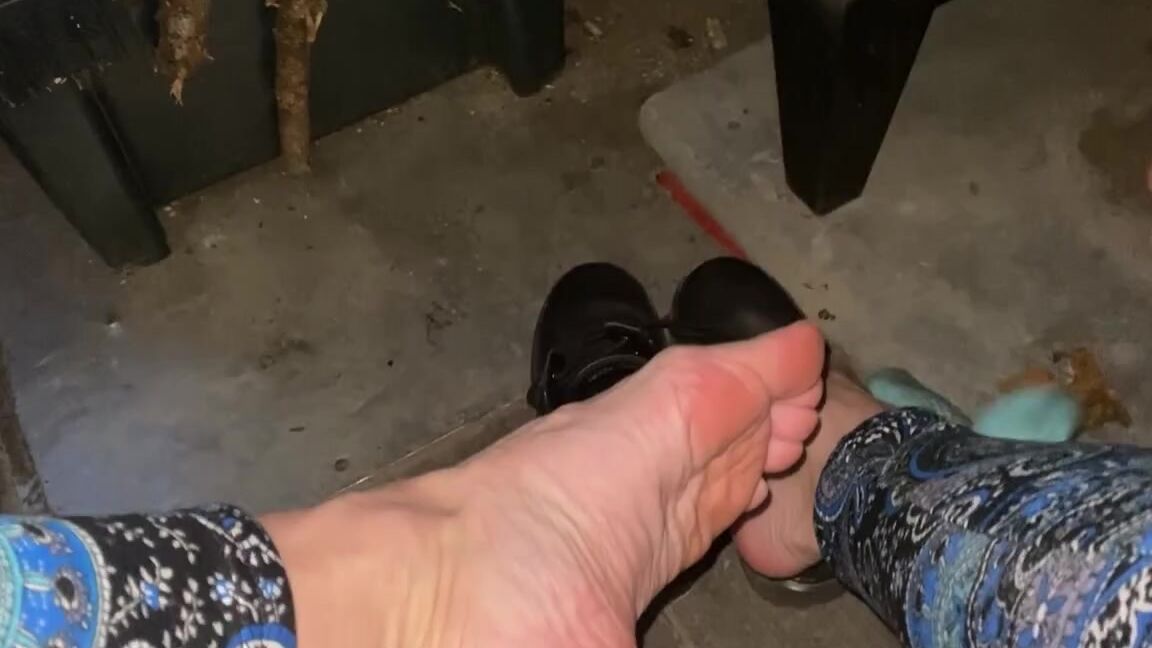 Lezlyan Nicknamed La Little Dancer Feet Onlyfans Girls Night In The Garage I Love The Heat So Sitting Next To The