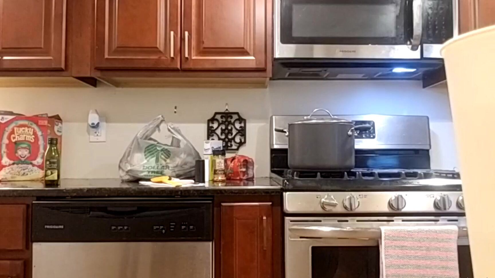 jessbootsx-23-04-2020-255760962-cooking-some-dinner