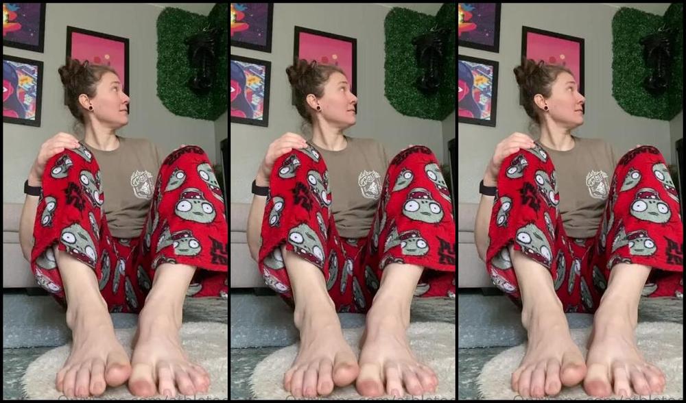 Athletoes Nicknamed Athletoes Onlyfans Sunday Socks It S Still Chilly So Cozy Socks It Is Let S Cozy Up And Watch