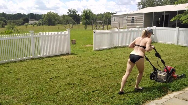 Morina Bikini Lawn Mowing