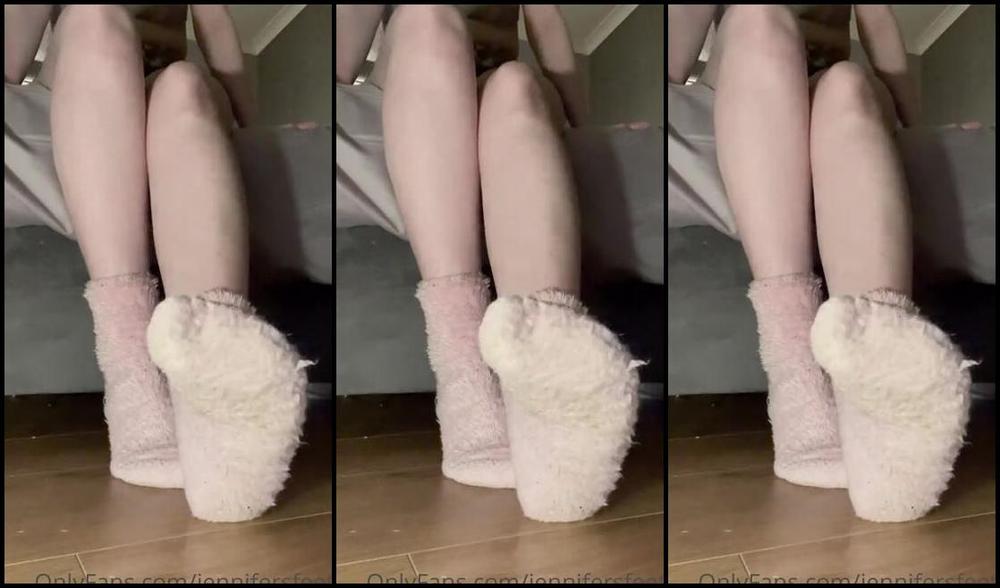 Jennifers Feet Nicknamed Jennifersfeetx 01 04 2022 Onlyfans Video Sock Removal New Nail Colour Reveal And A Little Moisturiser