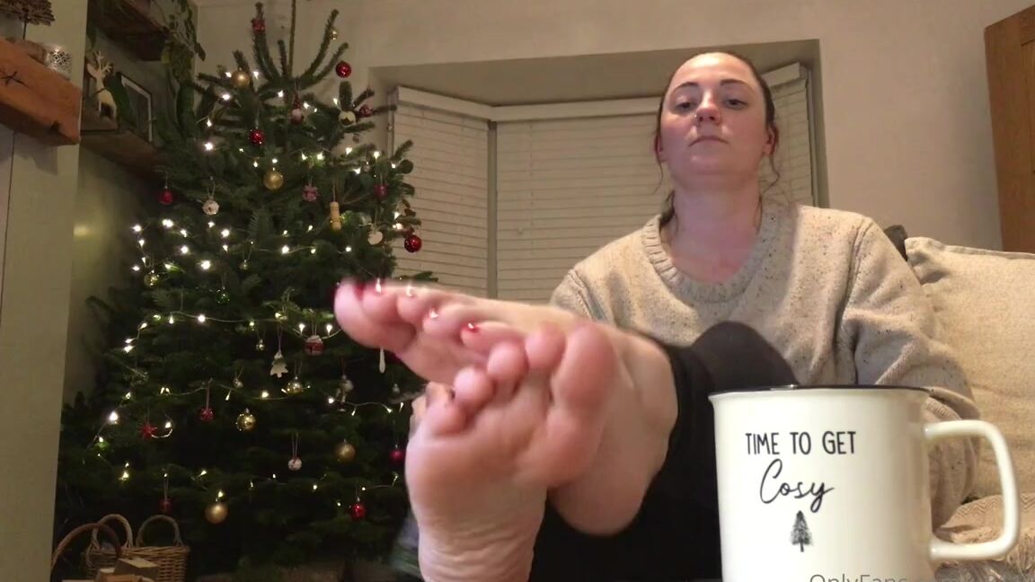 Mimisfeet1 Aka U81134601 Onlyfans Relaxing After My Shift Does Anybody Fancy Giving My Soles A Nice Soothing Tongue Massage