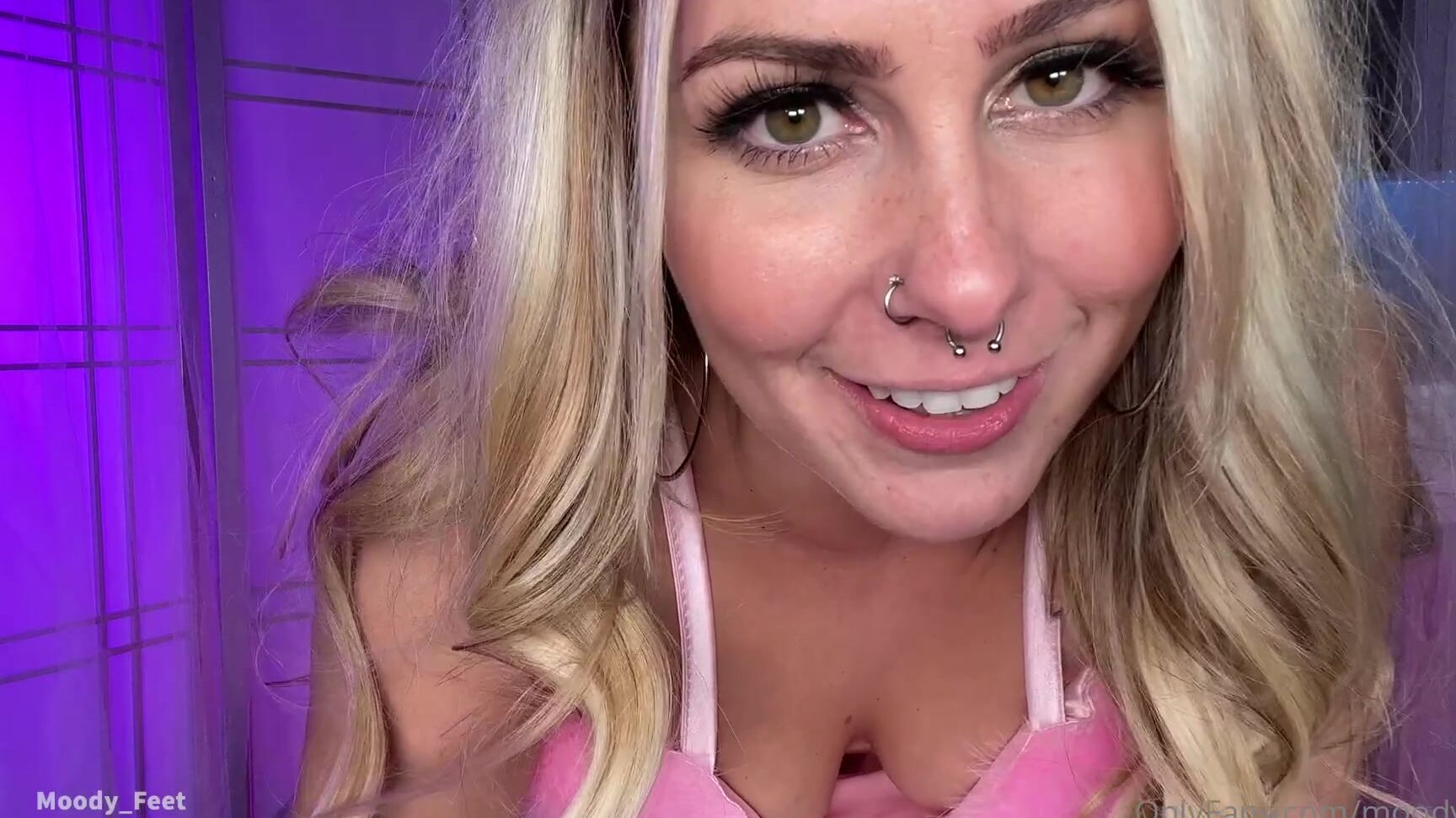 Moodyfeet Fembot Is Here To Please You Joi