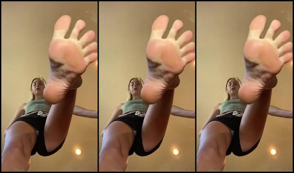 Goddess Kaylee Aka Xomaddykxo Onlyfans You Puny Foot Freak I Shrunk You Down And Now You Have A Micro Penis Send Tip If You Have A 4Cmp