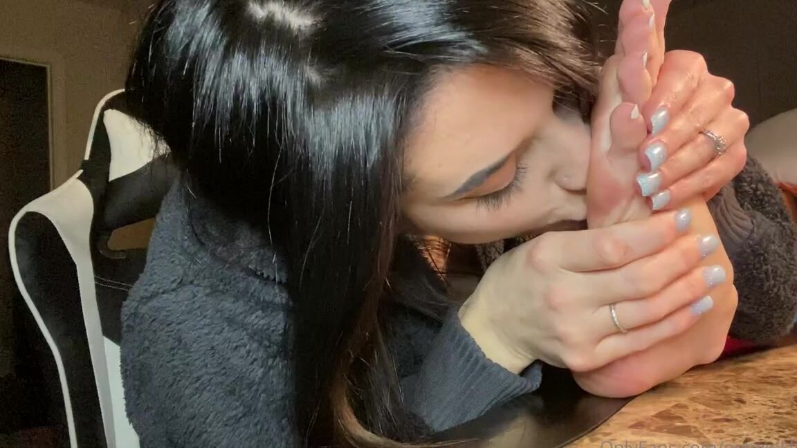 Waifu Jess Nicknamed Waifufeetmilkog Onlyfans Tell Me Your Greatest Desire 30