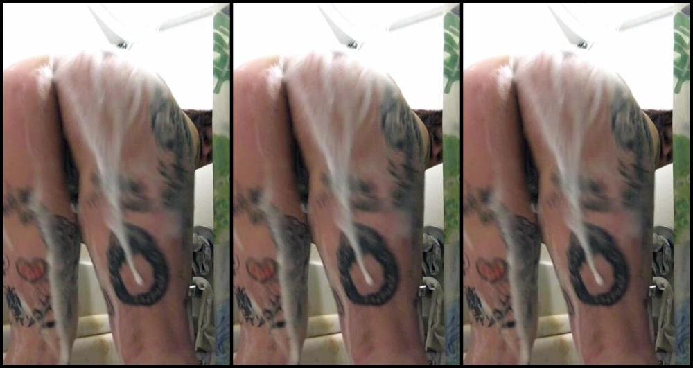 Kezia Take A Shower With A Bbw Latina