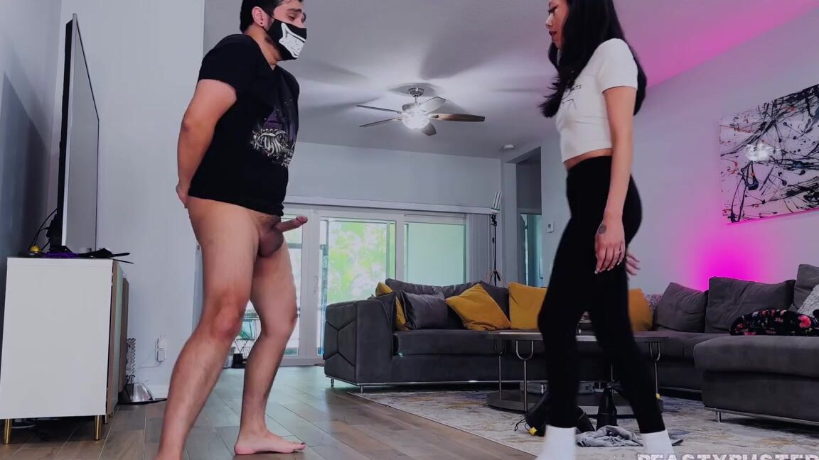 Beasty Ballbusting Aka Beastybusted 09 27 2024 Onlyfans Video Miss Mia Pulls Down My Underwear And Busts My Bare Balls As Hard As She Wants