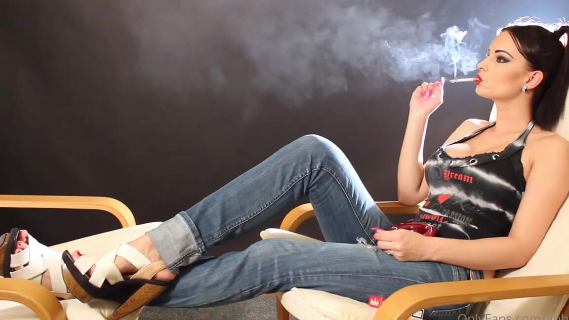 Abbiecat Onlyfans Abbie The Chainsmoker Hi Im Pumping 2 100S Red Marlboro Lighting Up With Zippo On