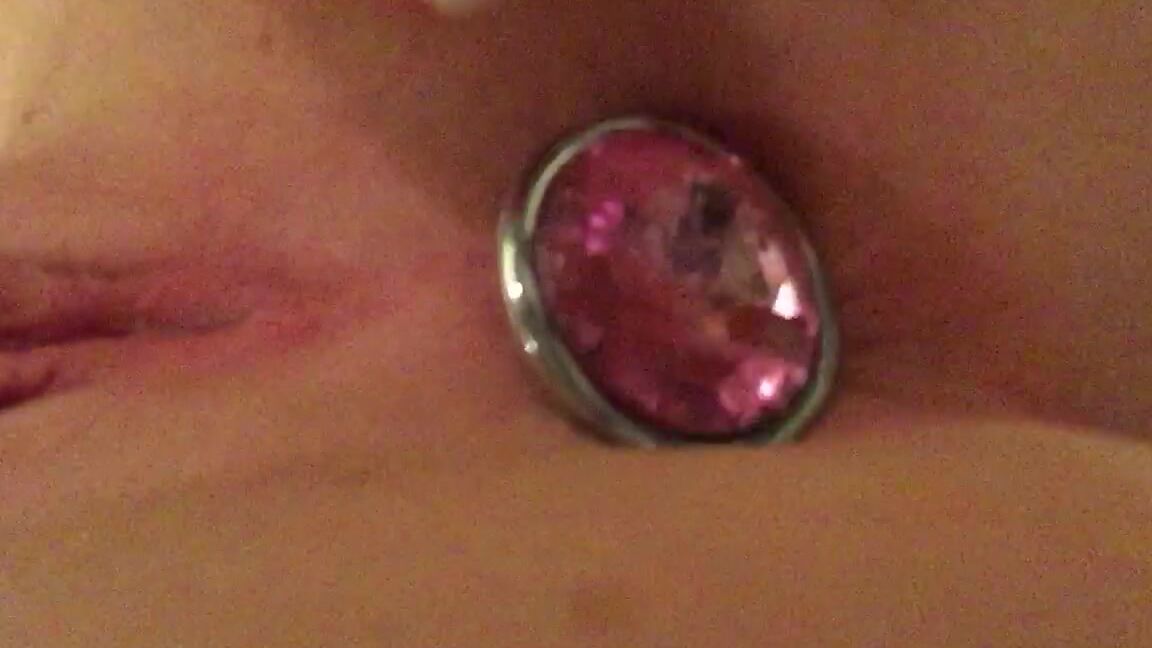 Redvelvette First Time Trying Anal Plug
