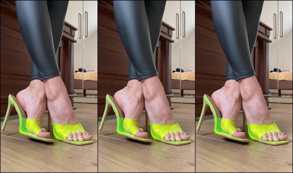 Froggeevip Watch My Mules And Jerk On My Feet