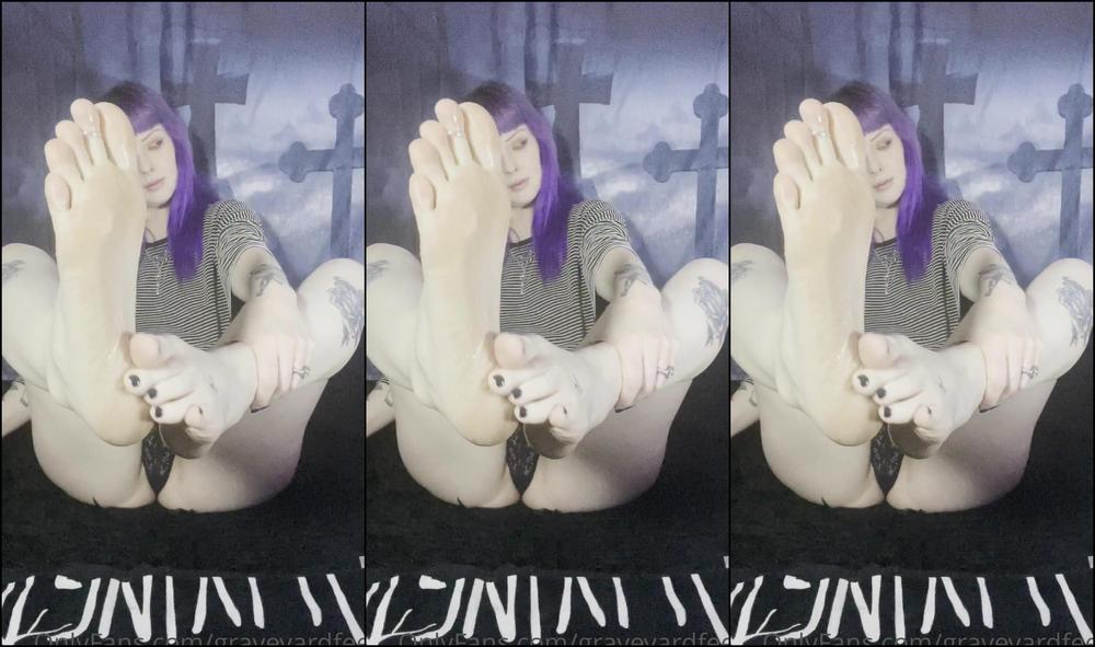 graveyardfeet-22-11-2020-1307929040-full-video-oily-booty-and-soles-tip-this-hot-ass-if-this-video-made-you-hard-or-cum-