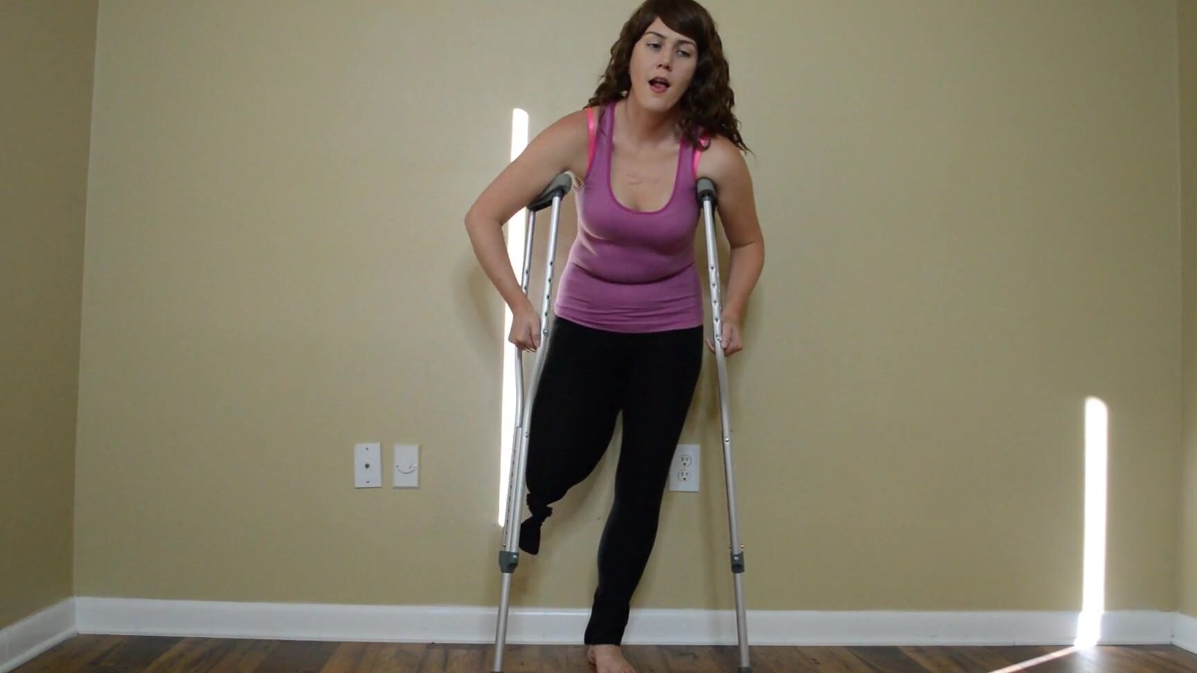 Ivystarshyne Crutching Around