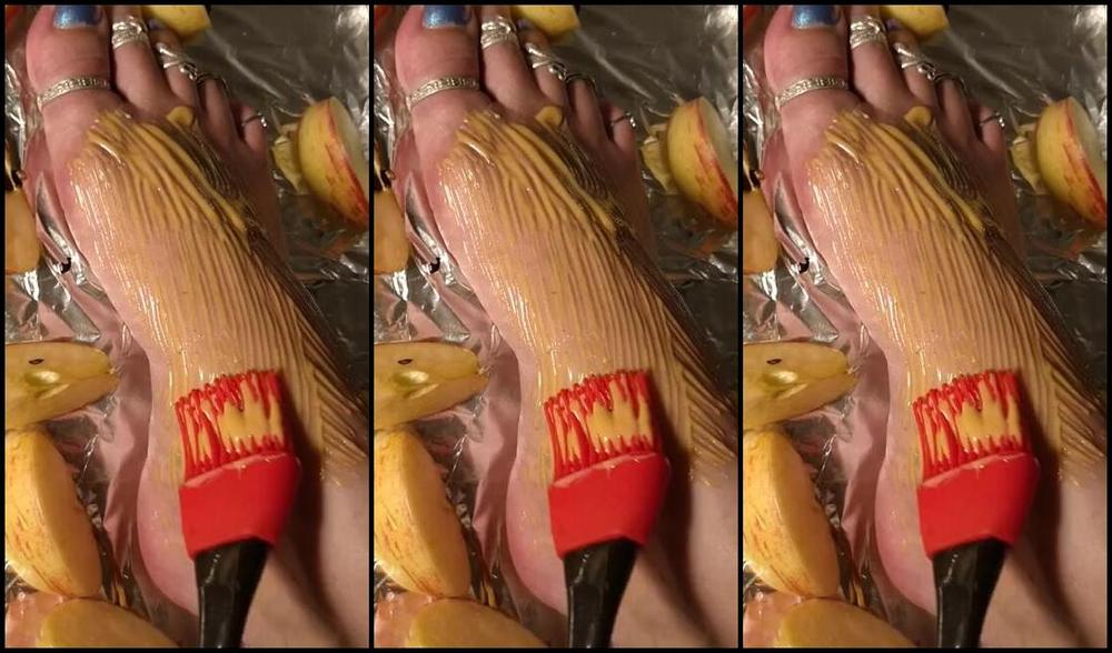 Frejas Submissive Feet Nicknamed Frejassubmissivefeet Onlyfans Roasted Feet With Apples The Part Is On The Other Place Also A New Post3