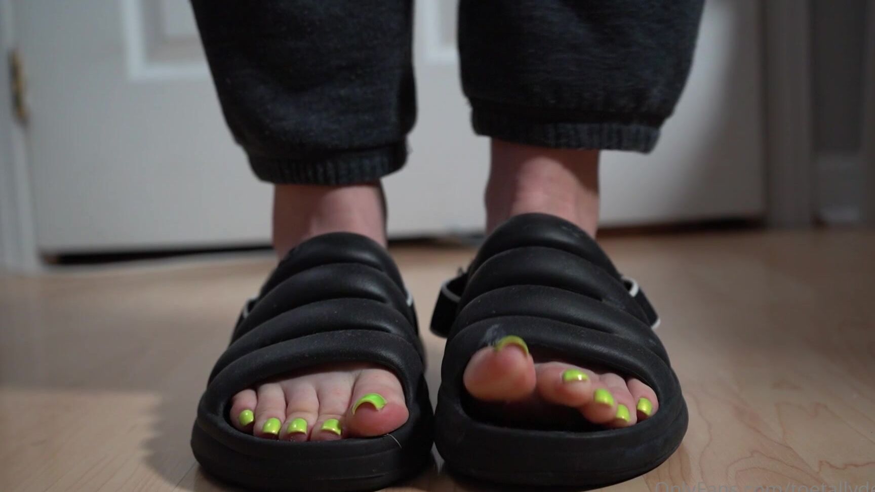 Toetallydevine Grippers Gonna Grip