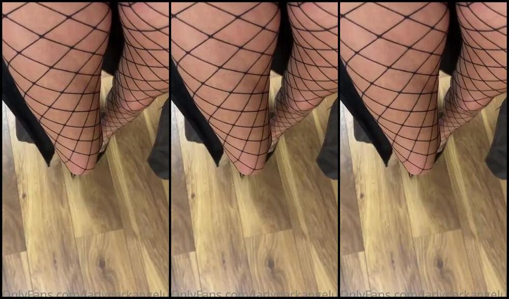 Ladydarkangeluk Onlyfans Look Admire And Kiss My Shoe