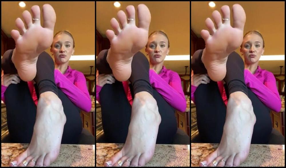 Goddess Kaylee Aka Xomaddykxo Onlyfans You Want To Stroke To My Stinky Sweaty Soles Be My Guest But Only If I Can Get The First Sniff Thep