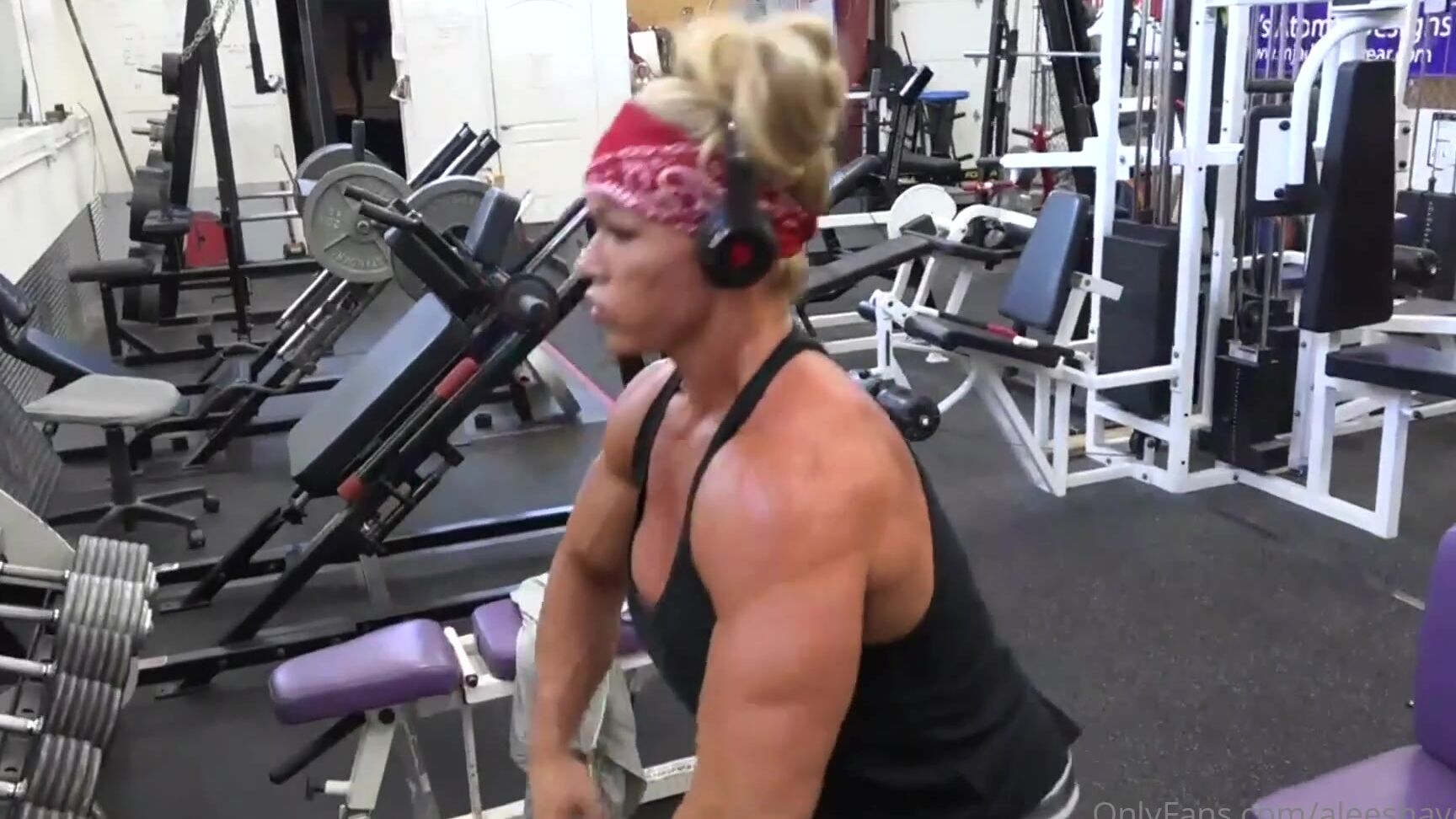 Aleeshayoung A Little Posing And Biceps