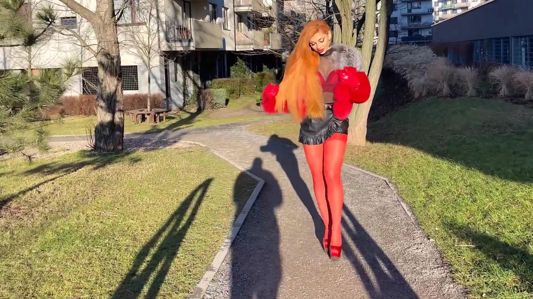 Youtube Red Nylon Red Highheels Red Fur 1080P 30Fps H264 128Kbit Aac