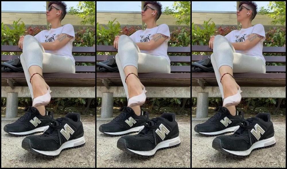 Solesmad Fetish Queen Aka Solesmadvip Onlyfans Its So Hot I Sit Down And Take Off My Sweaty Socks In The Park My Sweaty Toes Ready To Suck