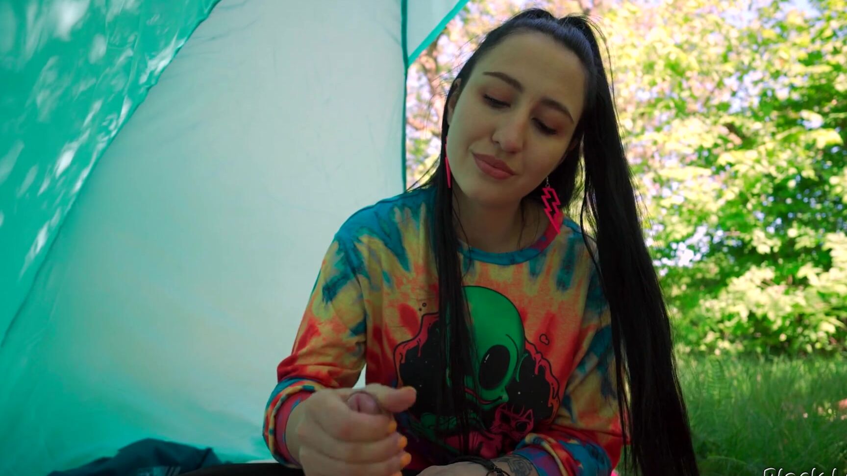 Брюнетка Хиппи Делает Мастурбацию На Открытом Воздухе Бесплатно Pornhub Com