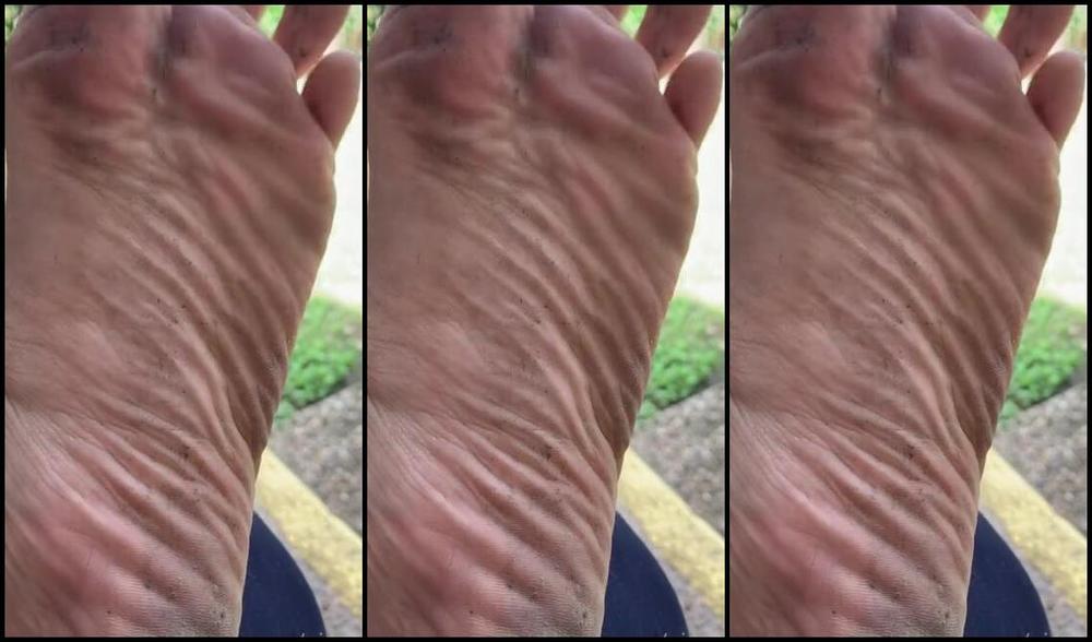 Natasha Aka Vibez3 Onlyfans Want A Quick Tour Of My Dirty Toes Soles Up Close And Personal Enjoy