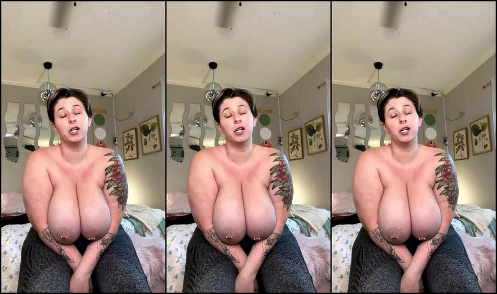 Qtsnack Stream Started At Pm Trying On Clothes With Me