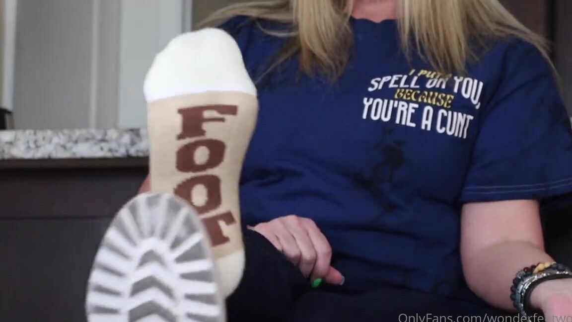 Wonderaeetwoman Nicknamed Wonderfeetwoman Onlyfans Boots And Socks Removal Filmed By Pedsrmeds