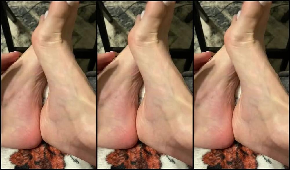 Tickles Soft Soles Nicknamed Ticklessoftsoles Onlyfans Sexy Feet For You To Stroke 0