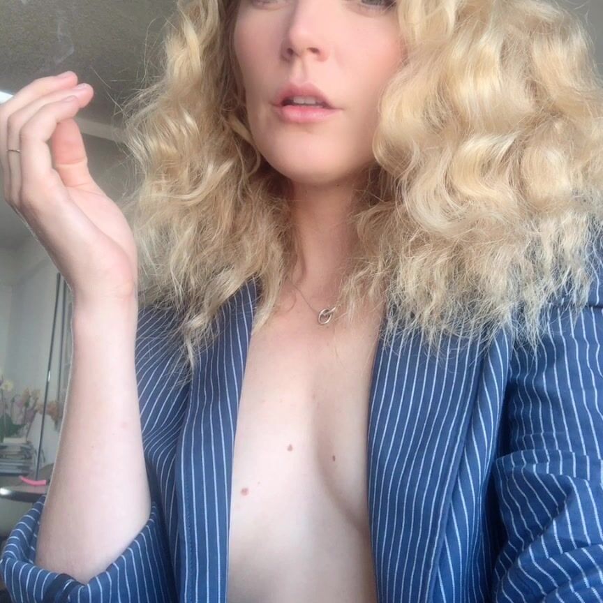 Monawalesxxx 71556709 10 15 2019 Looking Cute Smoking Being A Baddie