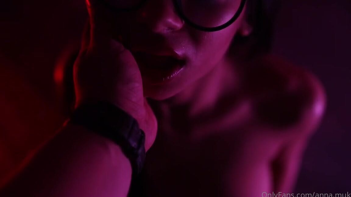 anna-mukydza-10-06-2021-2132981970-just-a-little-peak