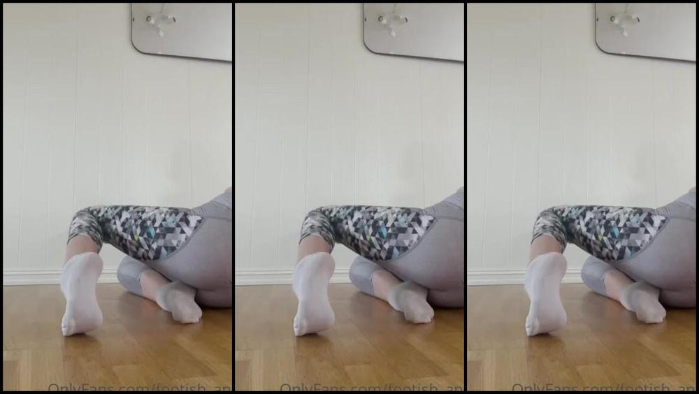Goddess Anna Nicknamed Footish Ann Onlyfans My New Leggings Take Off Socks Stomachabs A Lot Of Bum Action Arches Soles And Overall D6