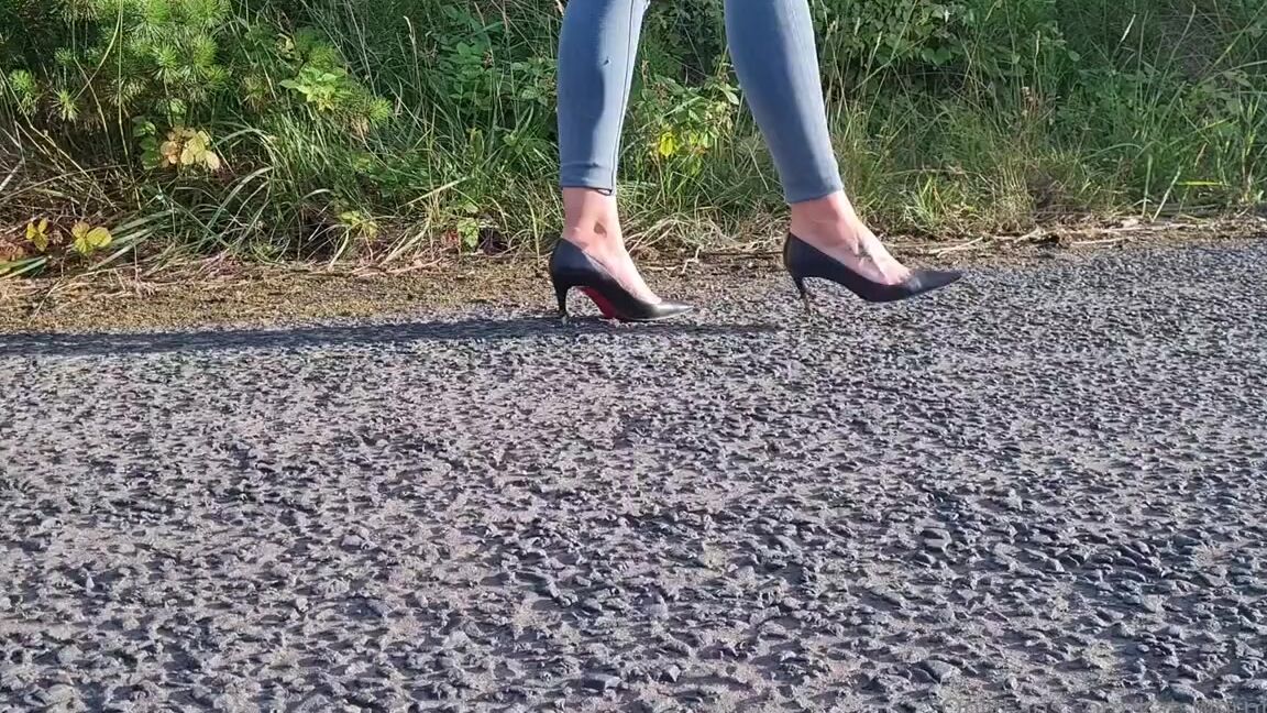 Kats Worn Heels Nicknamed Katswornheels Onlyfans The Mesmerising Sound Of My Razor Sharp Nail Heel Louboutins Imagine Me Walking Up And Down