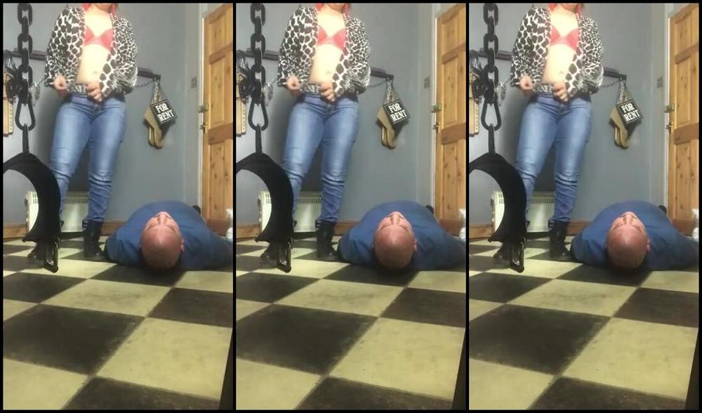 Mistress Athena Nicknamed Mistressathena Onlyfans I Decided I Needed A New Seat This Makes Face Was The Lucky Face That