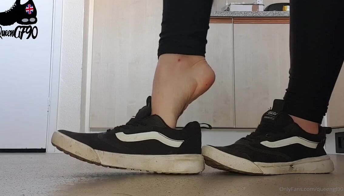 The Foot Queen Of England Aka Queengf90Premium Onlyfans Eat Your Fruit Everyone