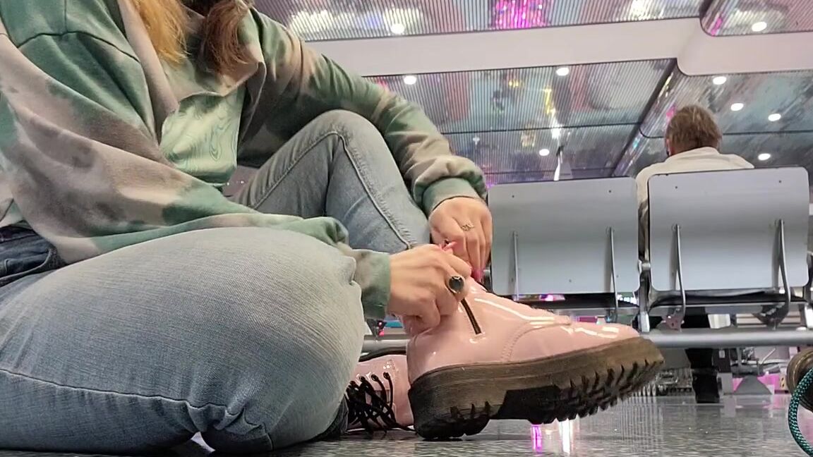 Tays Toes Nicknamed Taystoes 03 01 2023 Onlyfans Video Airport Boots Amp Socks Removal Public Feet