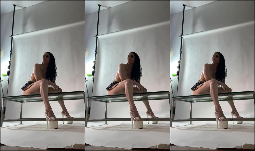 moneybirdette-20-03-2020-186431095-angrymoon