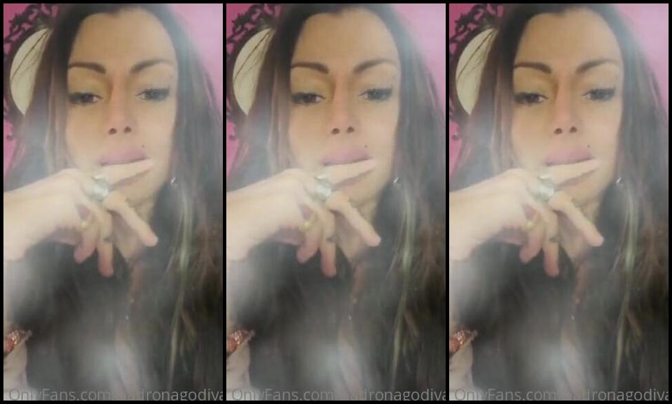 Mistress Desideria Godiva Nicknamed Padronagodiva 03 03 2023 Onlyfans Video Il Suo Primo Trampling 4 Piedi