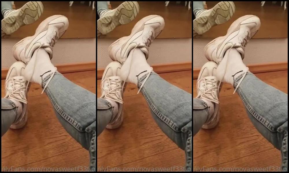 Indubiopronova Nicknamed Indubiopronova Onlyfans After A Pub Crawl With My Girls I Show You My Shoes Socks And Feet