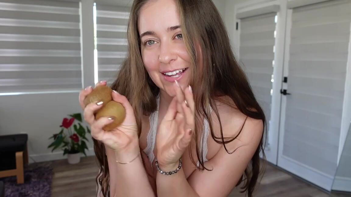 Miss Lady Lynx Nicknamed Missladylynx Onlyfans Sundays Are A Good Day For Lingerie Now Be A Good Boy For Lynx Mam And Follow Her Instructions All