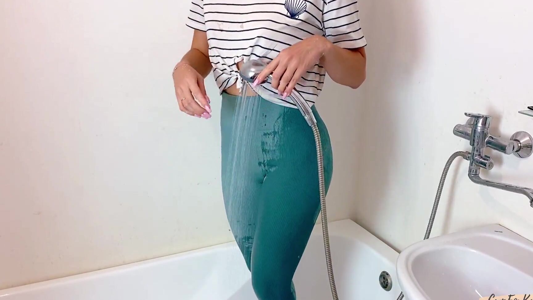 CumForKate Wet leggings and a wet Tshirt in the bathroom Pornhub